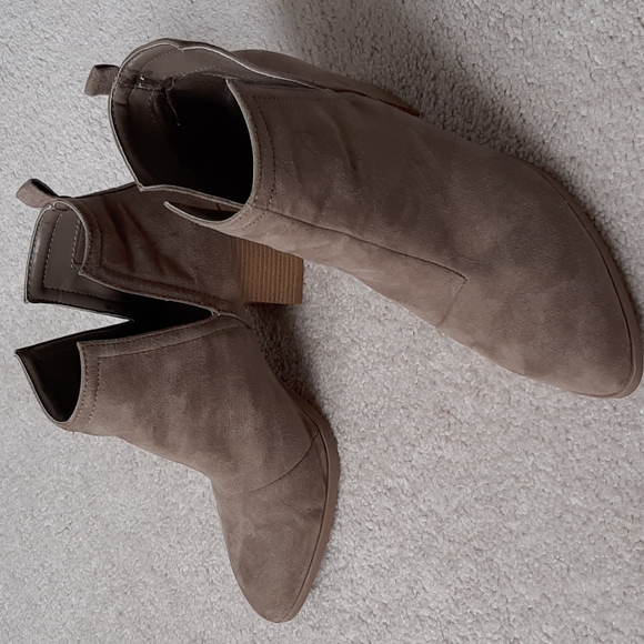 Forever 21 Shoe - Picture 2 of 5